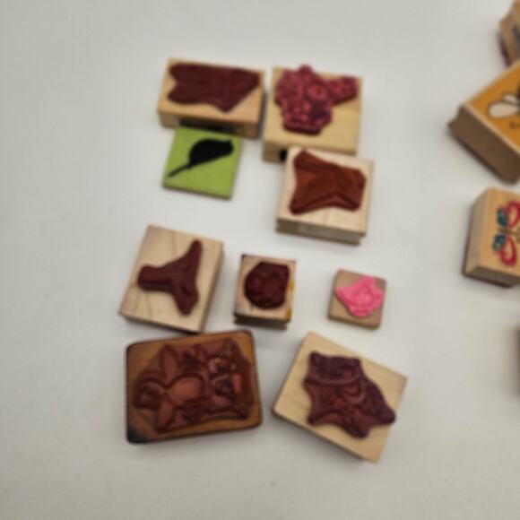 Vintage Wood Rubber Stamp Lot Butterflies Birds Ladybugs Bees Flowers Snail Mail - Picture 9 of 16
